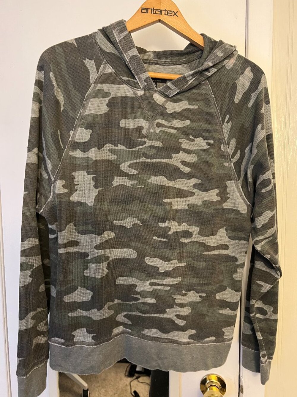 Lucky Brand Camo Waffle‑Knit Hoodie Thermal Top L